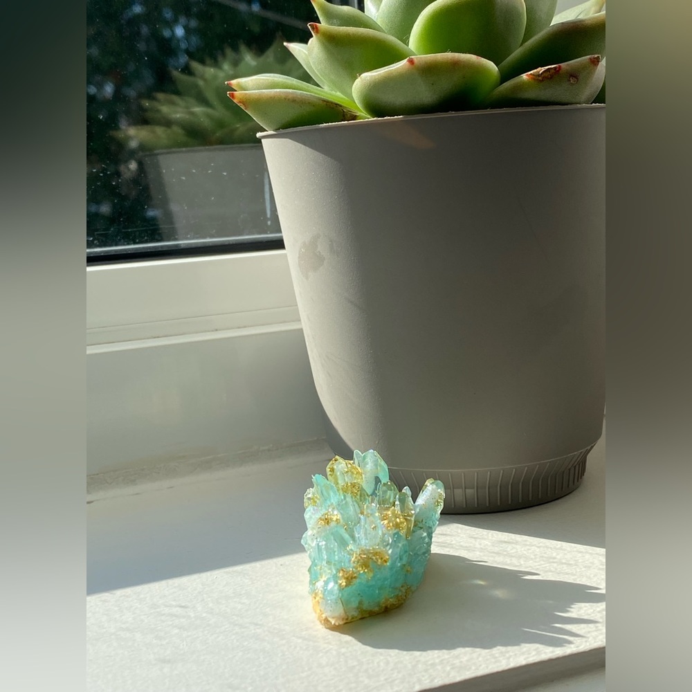 House decoration ~ Frozen light blue crystal cluster with gold flakes 💙🤍 - Picture 2 of 16